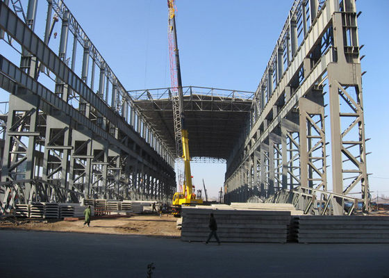 Il forte acciaio della costruzione prefabbricata della struttura struttura la soluzione progettata della costruzione dell'officina
