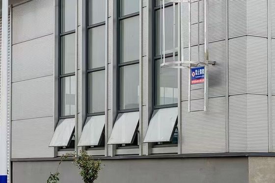 Officina prefabbricata con struttura in acciaio dal design personalizzato, capannone metallico su misura