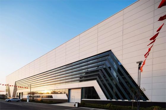 Soluzione di stoccaggio personalizzabile Edifici di magazzini in acciaio Risparmio di spazio Costruzione a distanza chiara