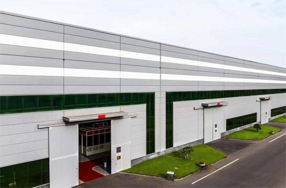Costruzione di magazzini con struttura in acciaio a telaio rigido e lunga durata, con dimensioni e layout personalizzabili
