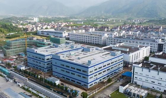 Magazzino in acciaio prefabbricato resistente con design moderno e canale in acciaio inox